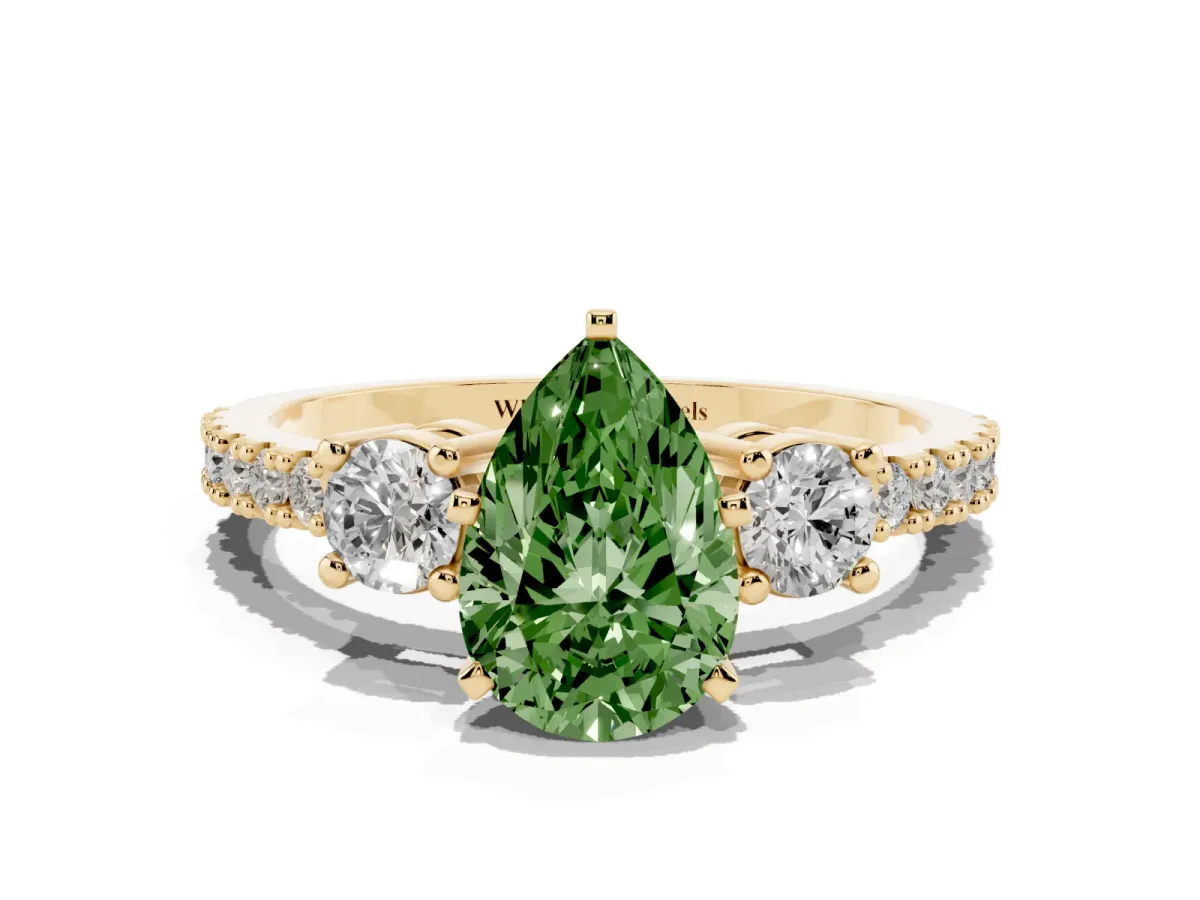 Fancy Green Pear Cut Three-Stone Diamond Pavé Band with Prong Setting Yellow gold