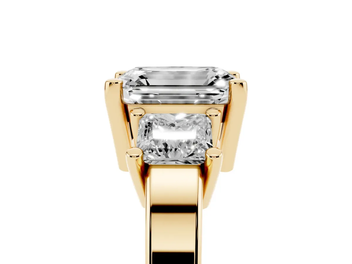 Three-Stone Emerald Cut Cut Solitaire Ring with Prong Setting Yellow gold