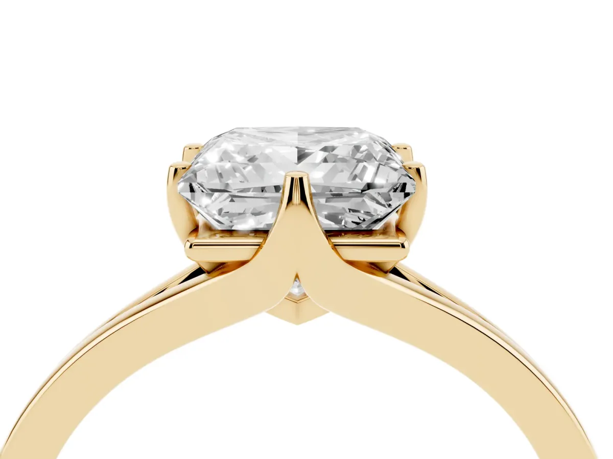 Princess Cut Solitaire Diamond Ring with Six-Prong Setting and Tapered Band Yellow gold