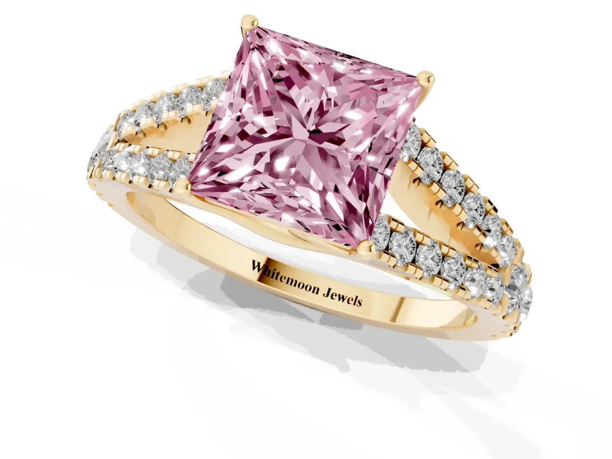 Fancy Pink Princess Cut Diamond Split Shank Pavé Engagement Ring with Four-Prong Setting Yellow gold