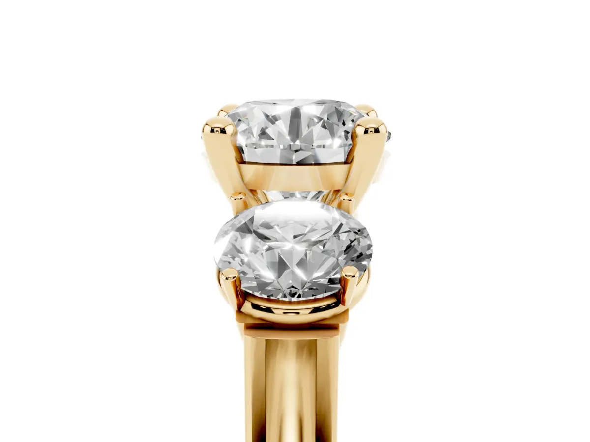 Three-Stone Round Cut Brilliant Diamond Trellis Ring with Comfort Fit Band Yellow gold