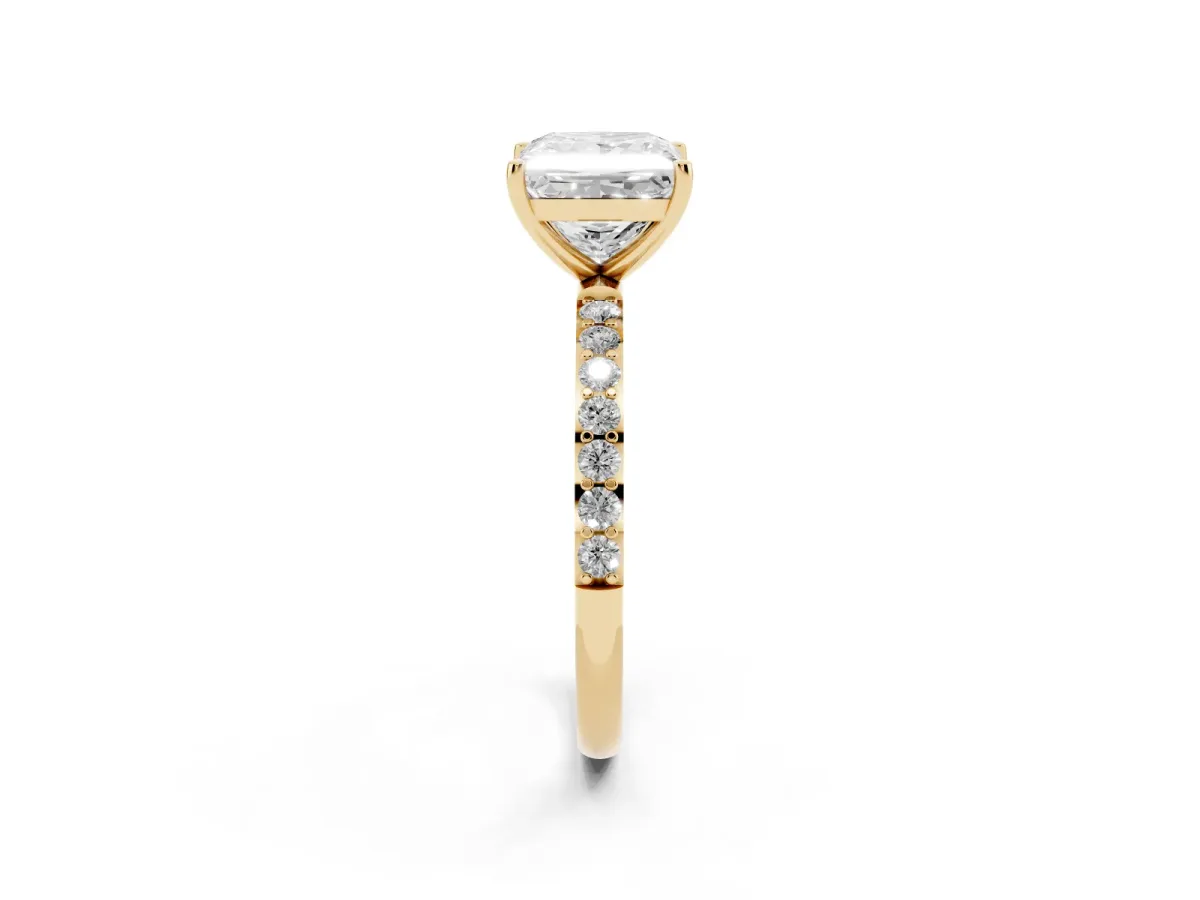 Princess Cut Diamond Solitaire Ring with Round Pavé Shoulders and Prong Setting Yellow gold