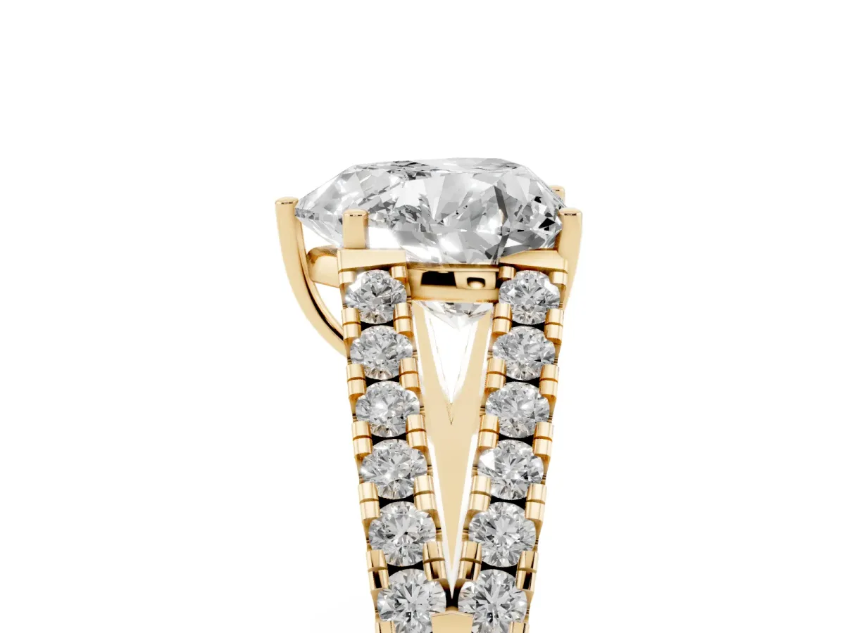 Heart Cut Diamond Split Shank Engagement Ring with Round Pavé and Prong Setting Yellow gold
