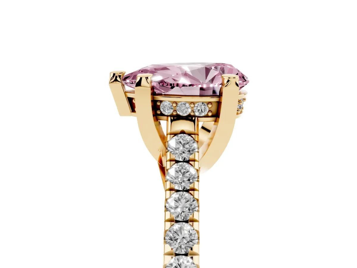 Fancy Pink Pear Cut Brilliant Diamond Solitaire with Pavé Band and Four-Prong Setting Yellow gold