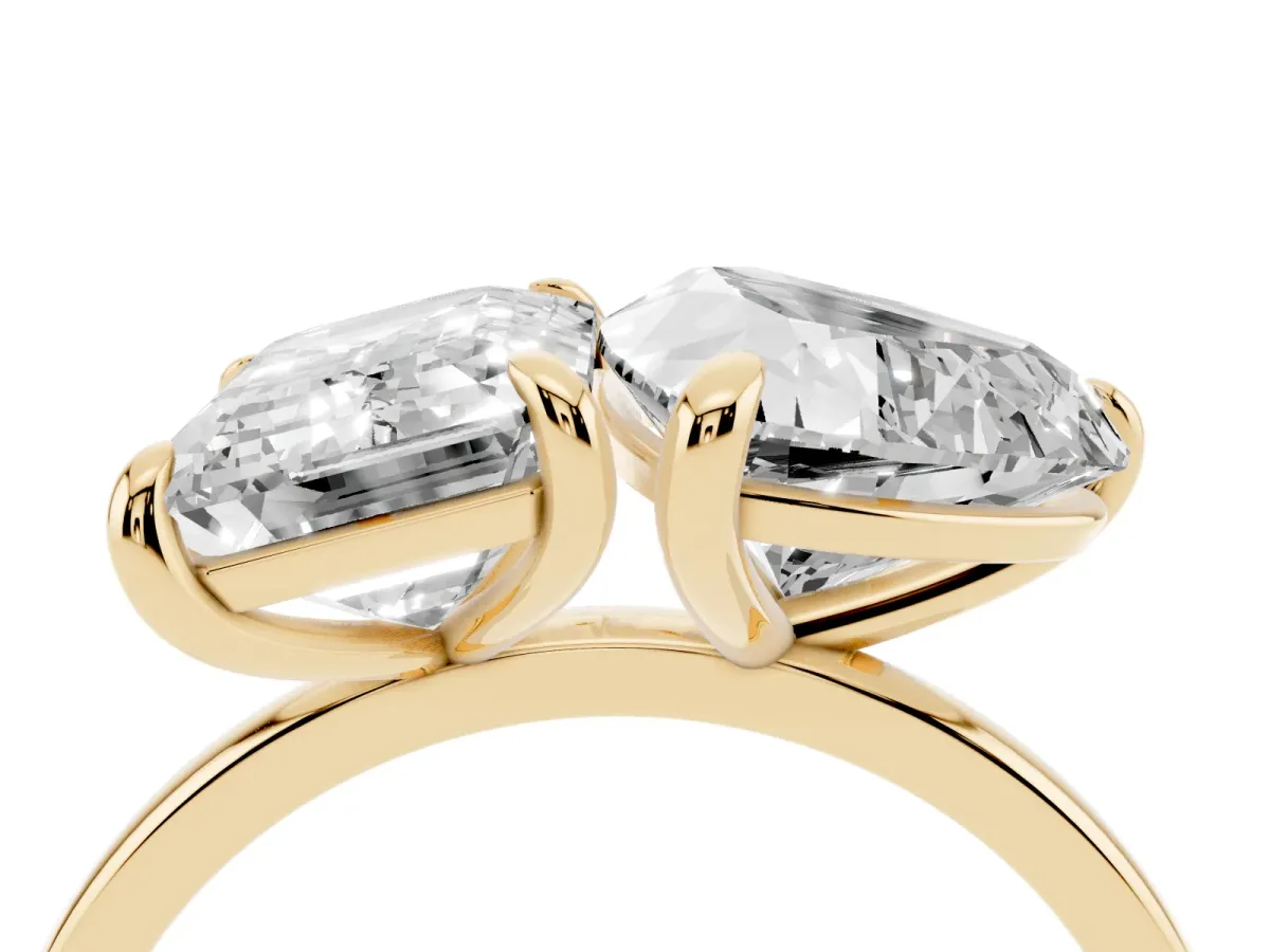 Emerald and Heart Toi Moi Ring with Prong Setting and Plain Band Yellow gold