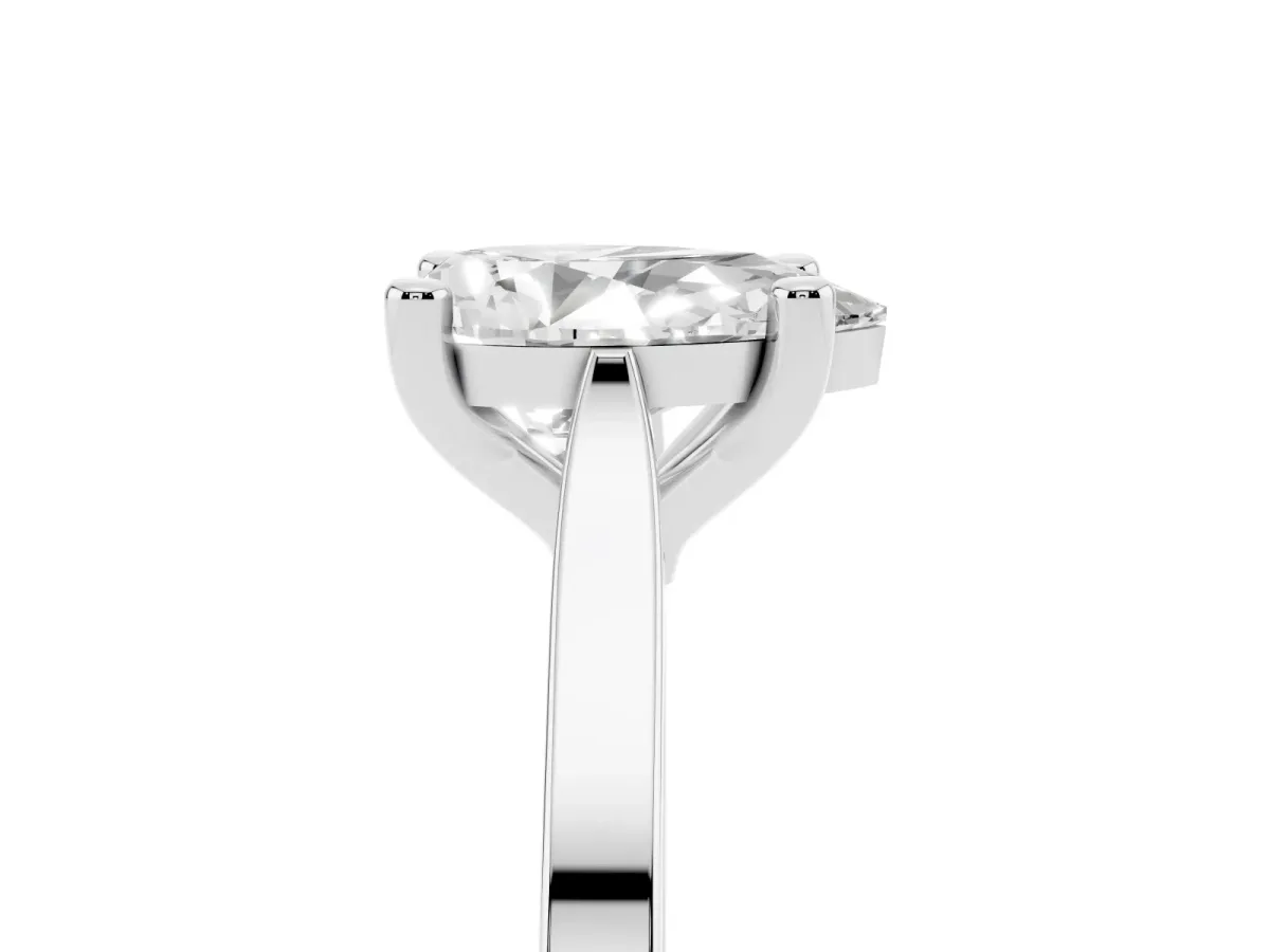 Pear Cut Solitaire Diamond Ring with Four-Prong Setting and Tapered Band Platinum