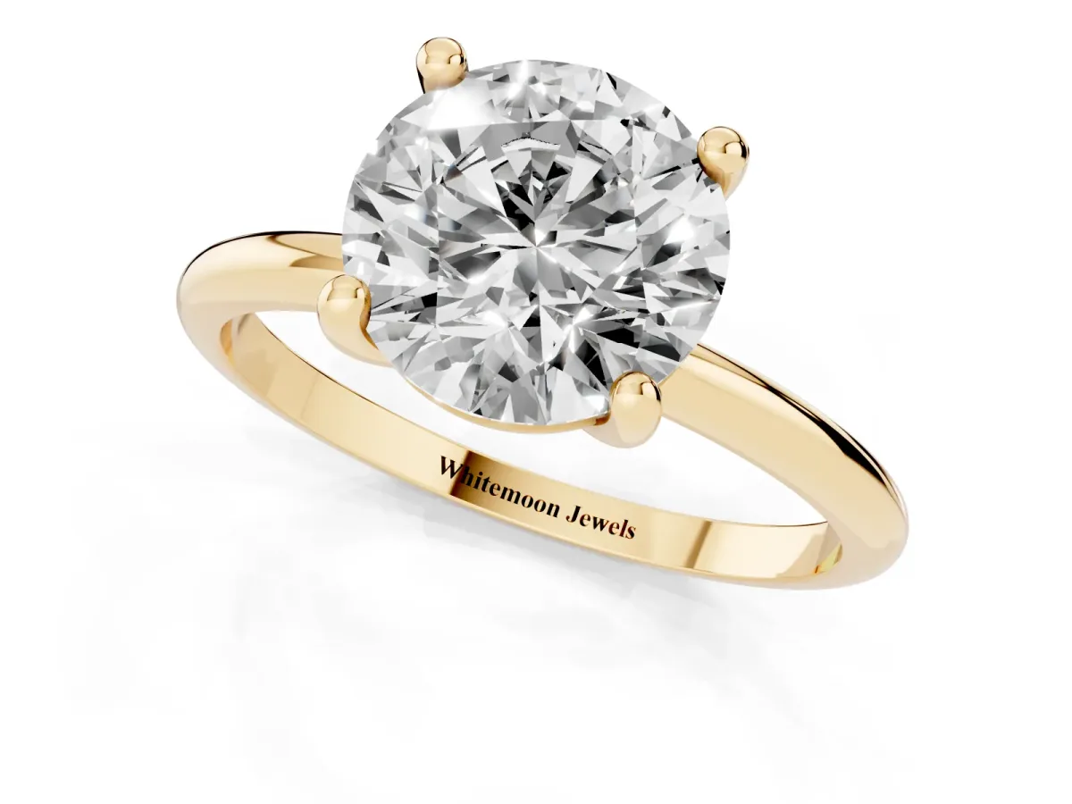 Round Cut Solitaire Diamond Ring with 4-Prong Setting on a Classic Band Yellow gold