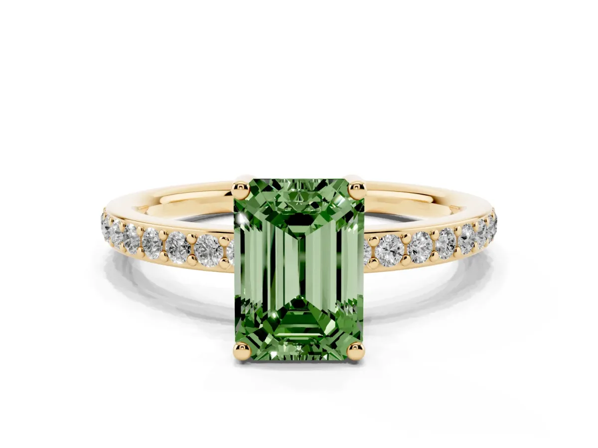 Fancy Green Emerald Cut Cut Diamond Pavé Band Ring with Four-Prong Setting Yellow gold