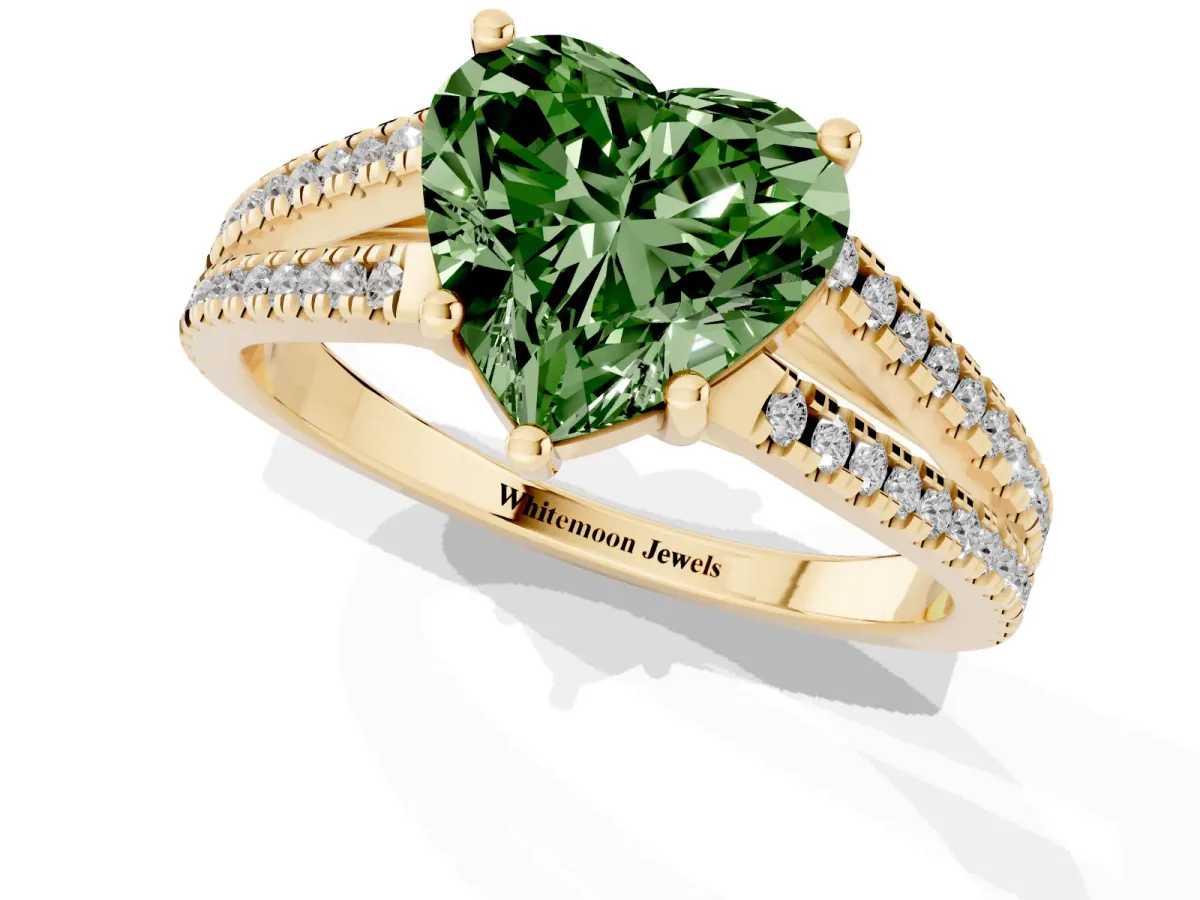 Fancy Green Heart Cut Diamond Solitaire Engagement Ring with Split Shank Pavé Band Yellow gold