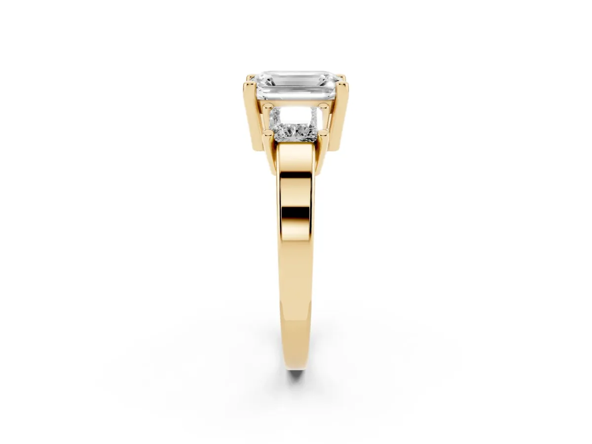 Three-Stone Emerald Cut Cut Solitaire Ring with Prong Setting Yellow gold