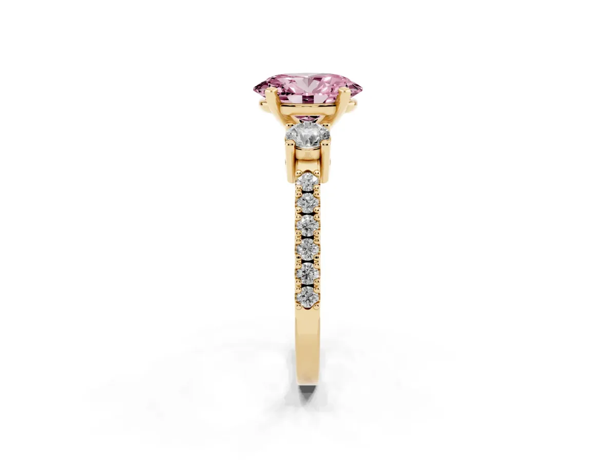Fancy Pink Oval Cut Three-Stone Diamond Pavé Band with Prong Setting Yellow gold