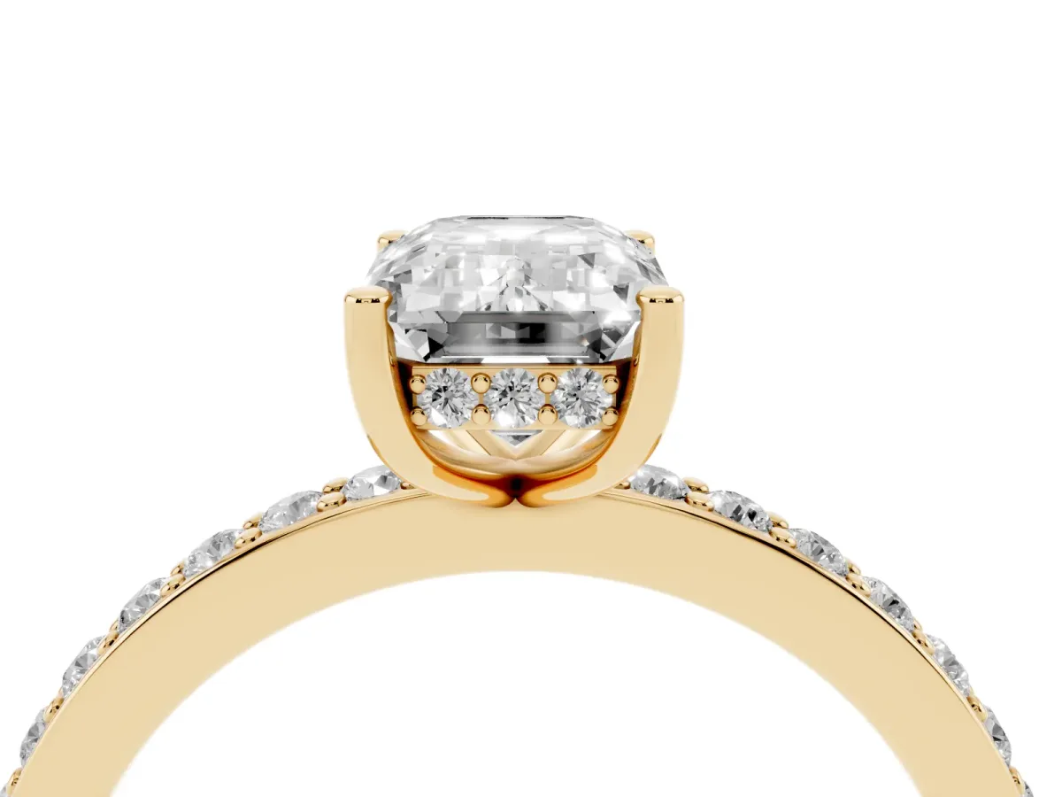 Emerald Cut Cut Diamond Pavé Band Ring with Four-Prong Setting Yellow gold