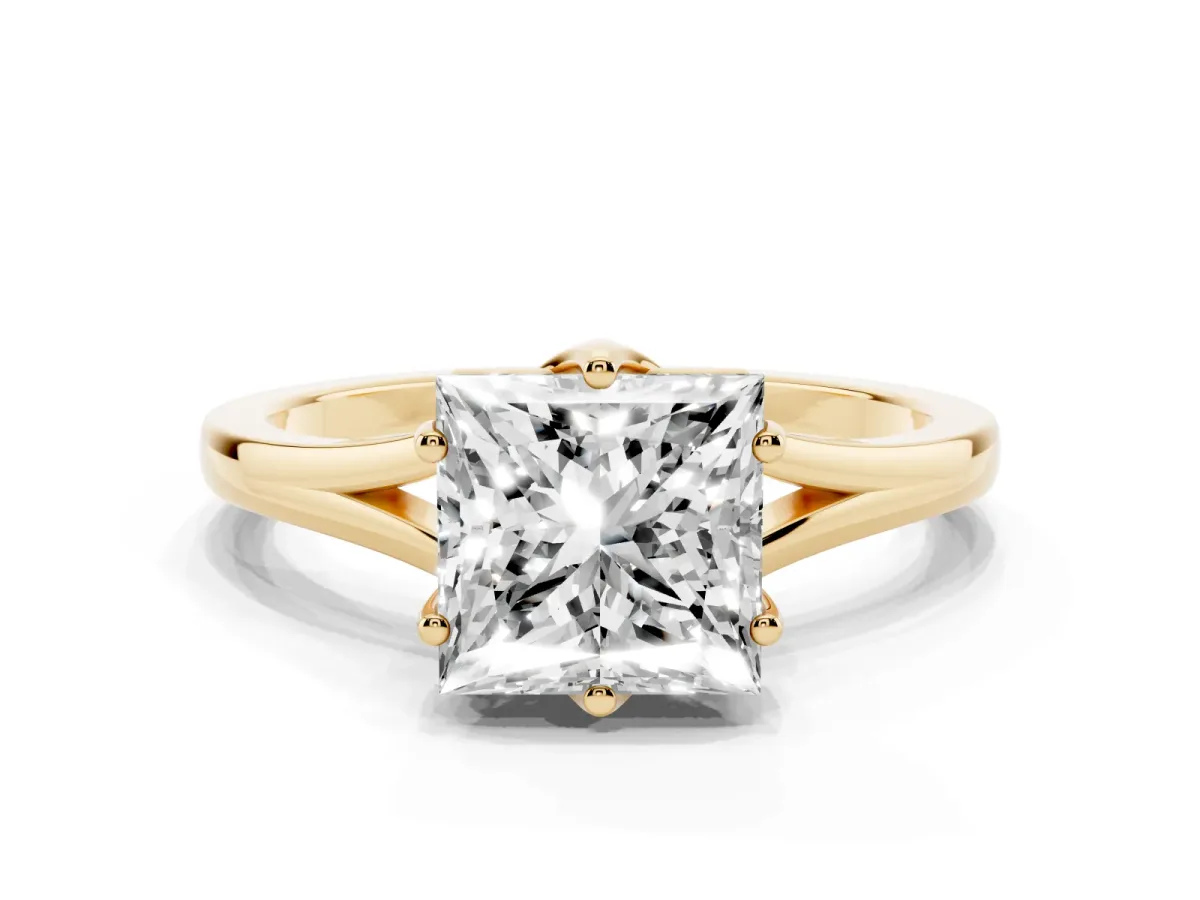 Princess Cut Solitaire Diamond Ring with Six-Prong Setting and Tapered Band Yellow gold