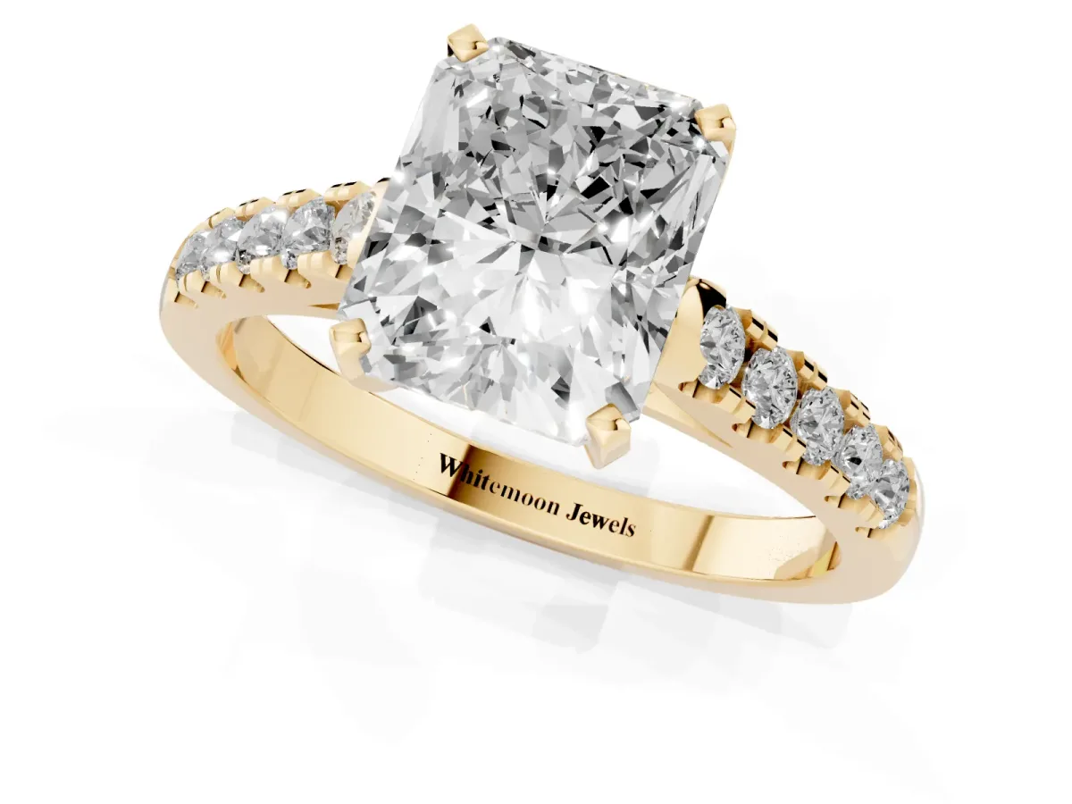 Radiant Cut Diamond Pavé Band Solitaire Ring with Prong Setting Yellow gold