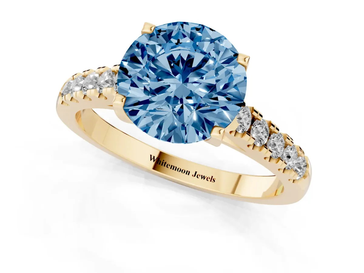 Fancy Blue Round Cut Diamond Pavé Band Solitaire Ring with Prong Setting Yellow gold