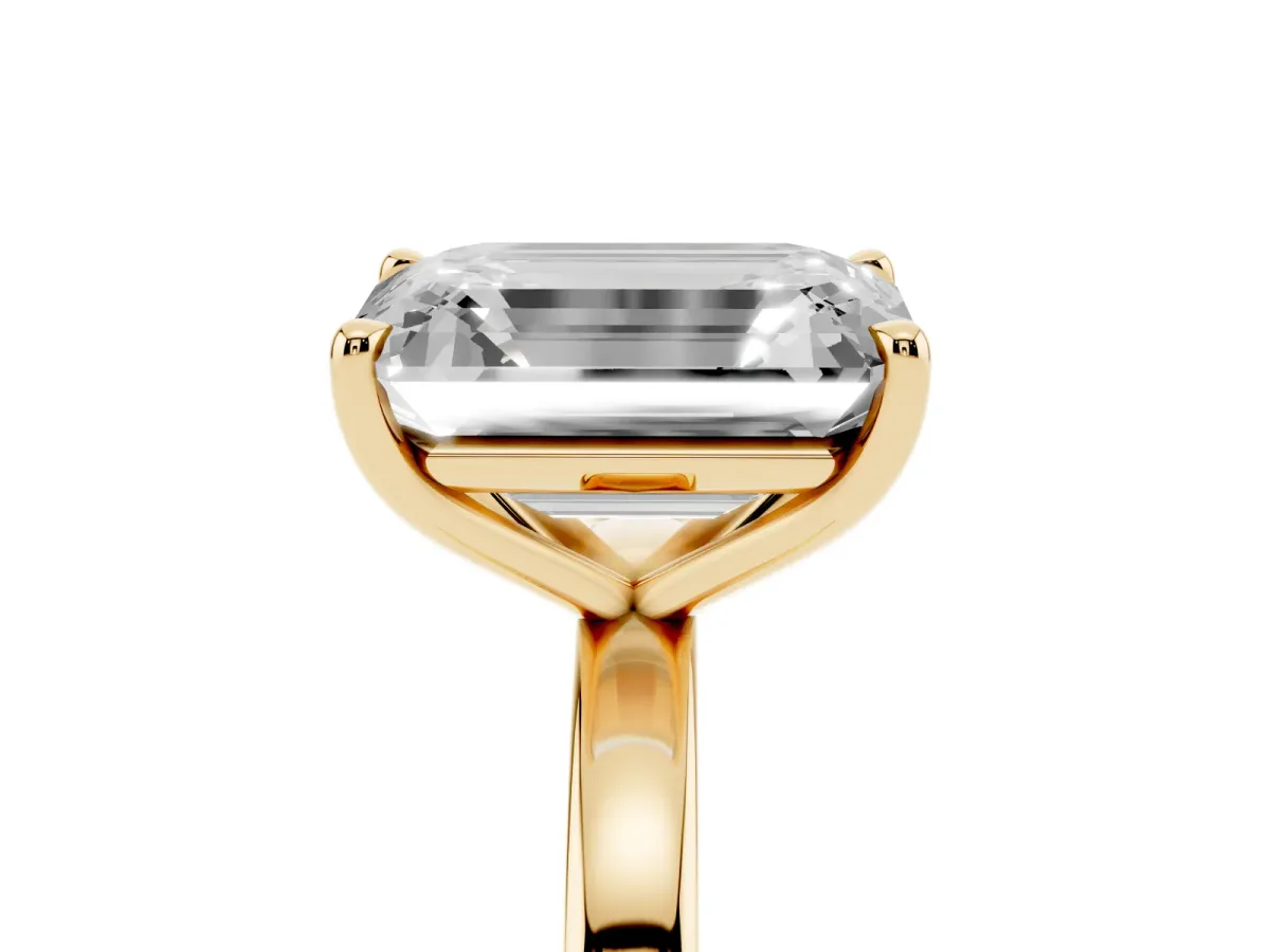 Fancy Green Emerald Cut and Emerald Cut Toi Moi Ring with Prong Setting Yellow gold