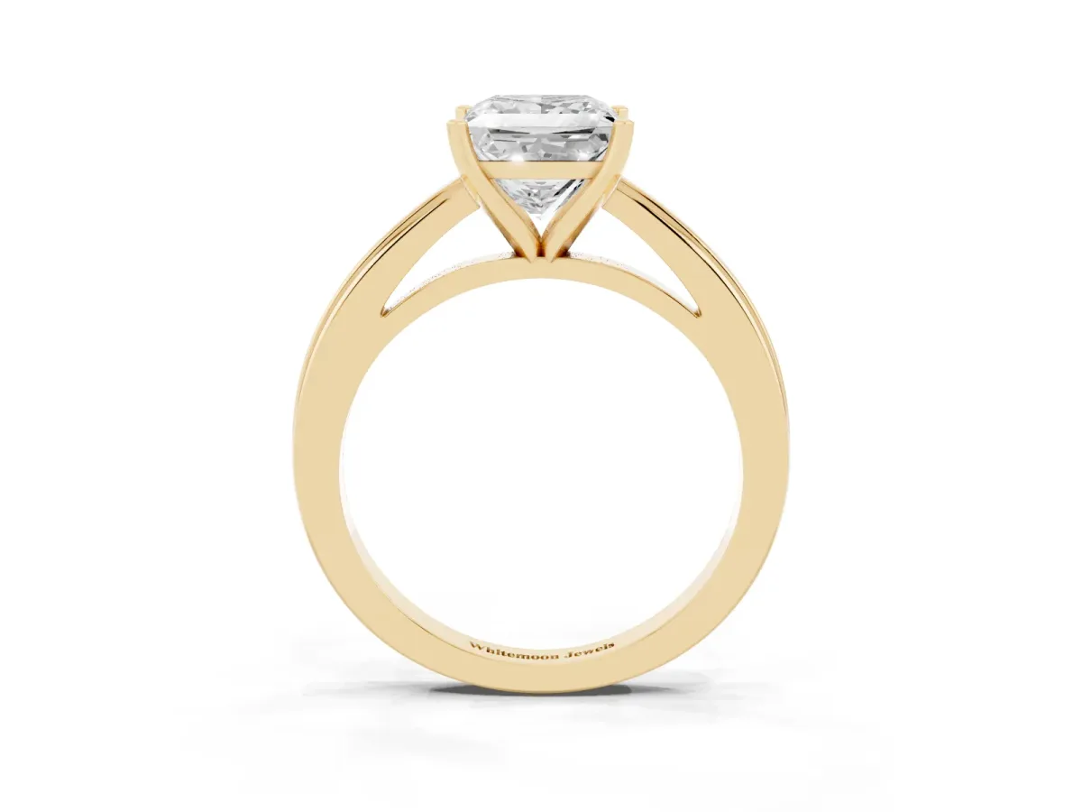Princess Cut Solitaire Diamond Ring with Four-Prong Setting and Classic Band Yellow gold