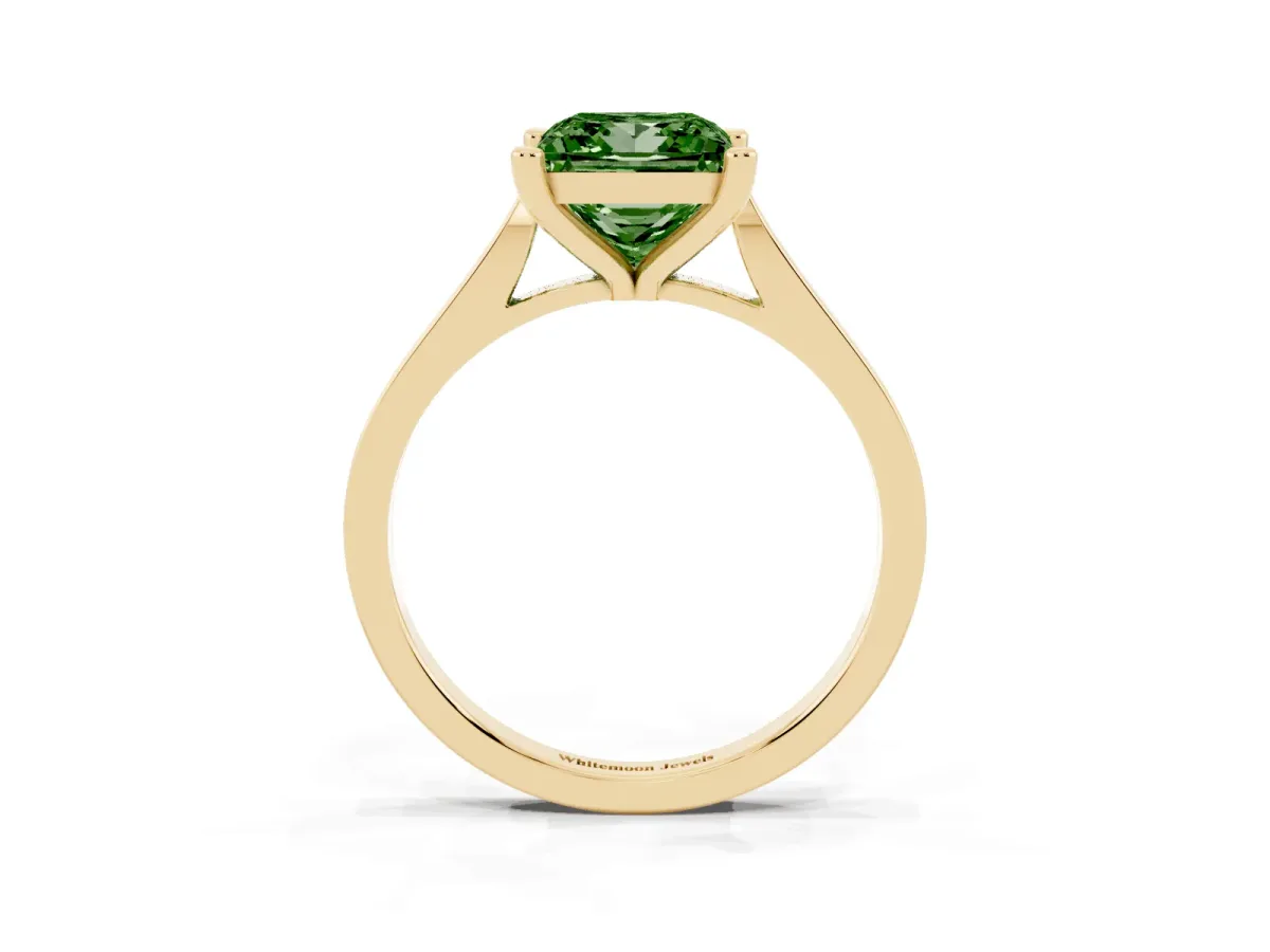 Fancy Green Princess Cut Solitaire Diamond Ring with Four-Prong Setting and Tapered Band Yellow gold