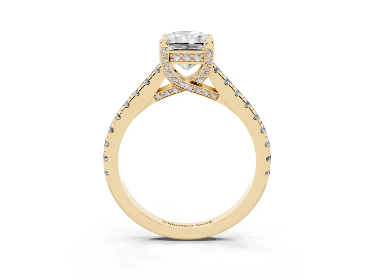 Radiant Cut Brilliant Diamond Solitaire with Pavé Band and Four-Prong Setting Yellow gold