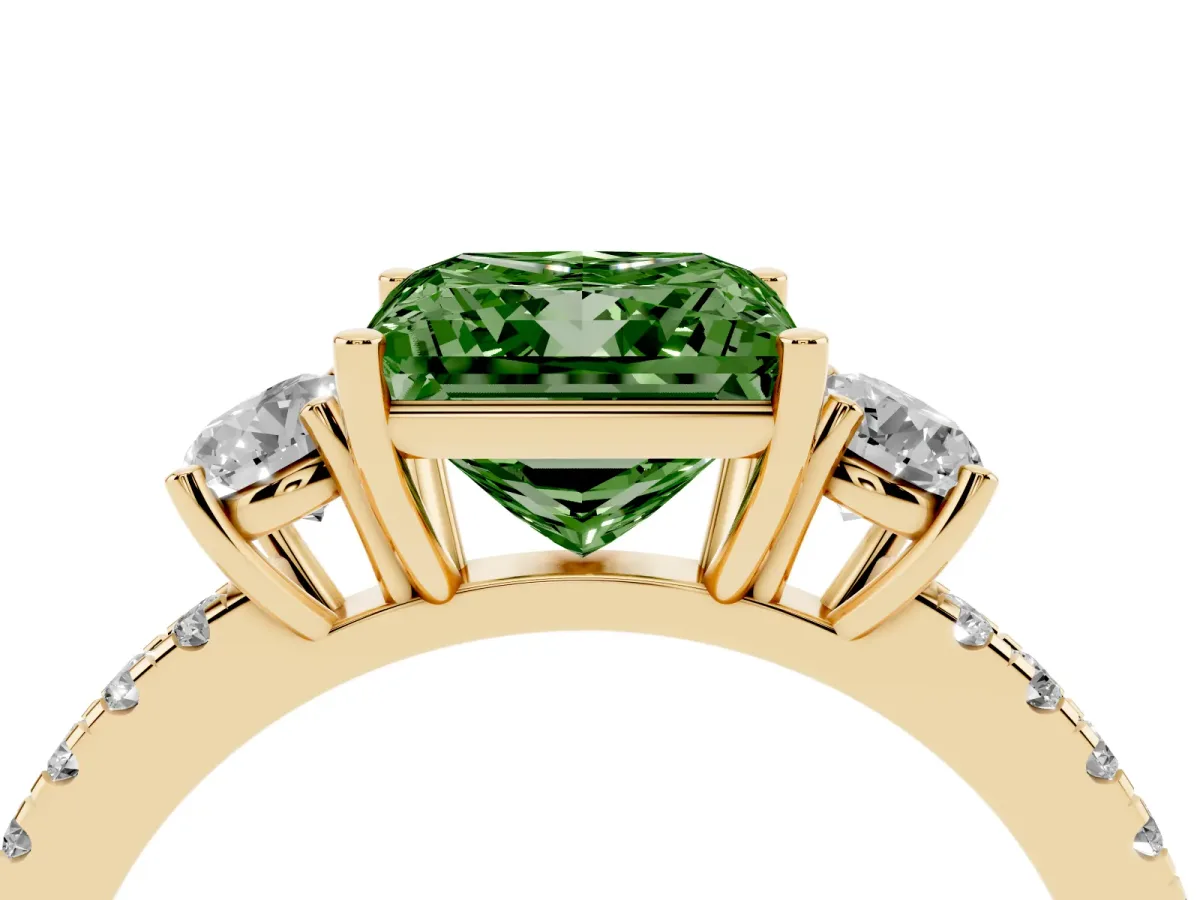 Fancy Green Three-Stone Princess Cut Cut Diamond Pavé Band with Prong Setting Yellow gold