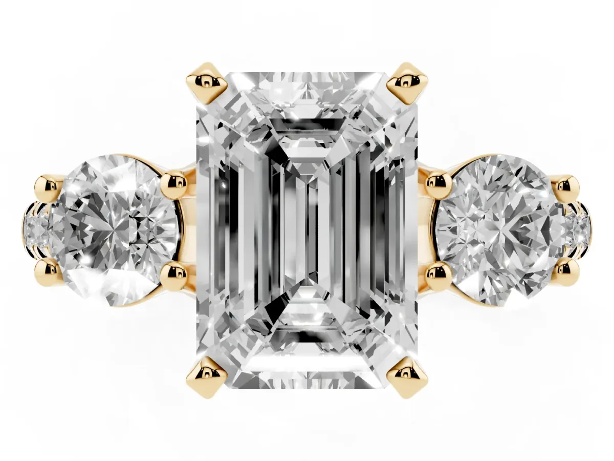 Three-Stone Emerald Cut Diamond Pavé Band with Four-Prong Setting Yellow gold