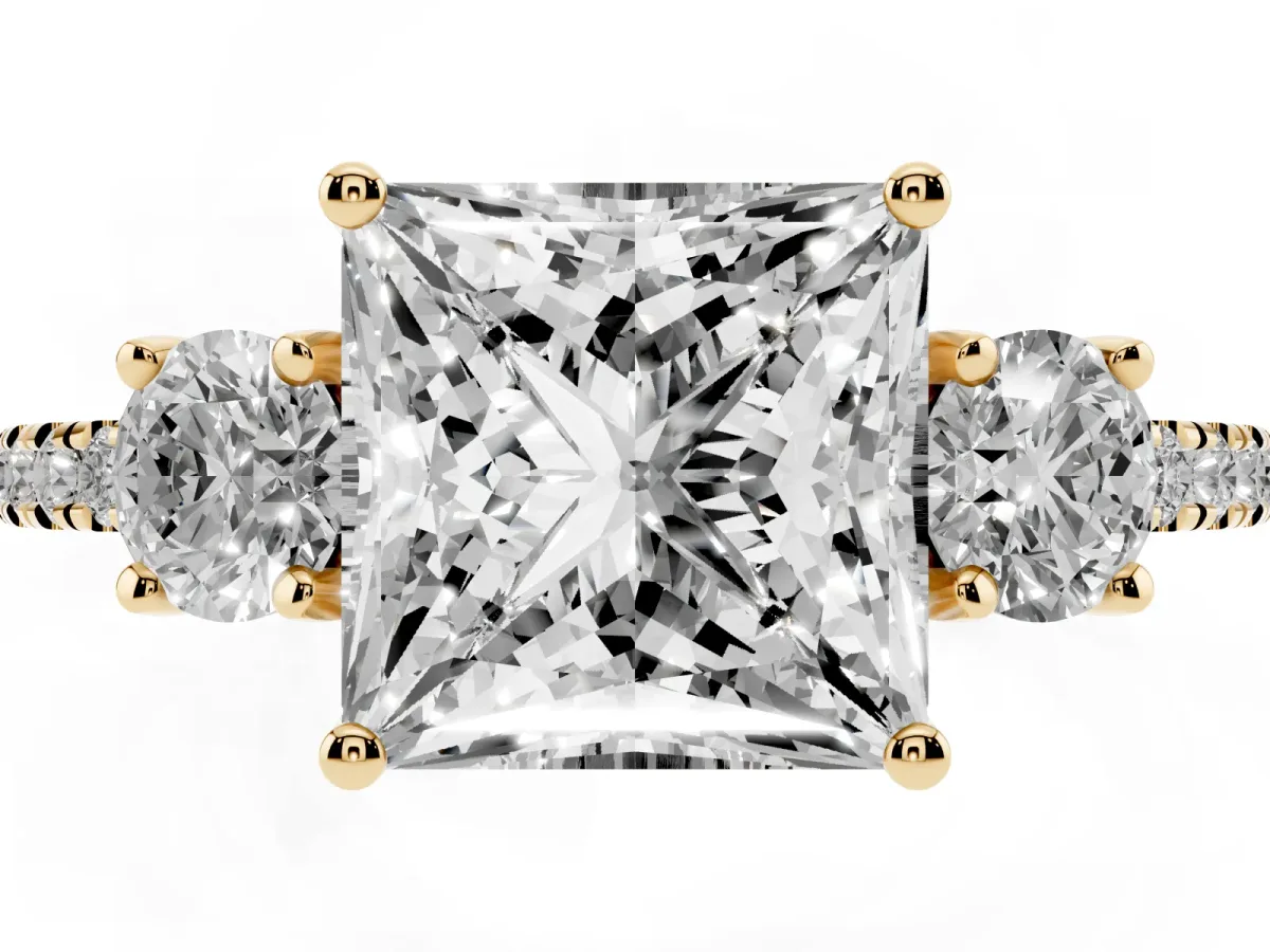 Three-Stone Princess Cut Cut Diamond Pavé Band with Prong Setting Yellow gold