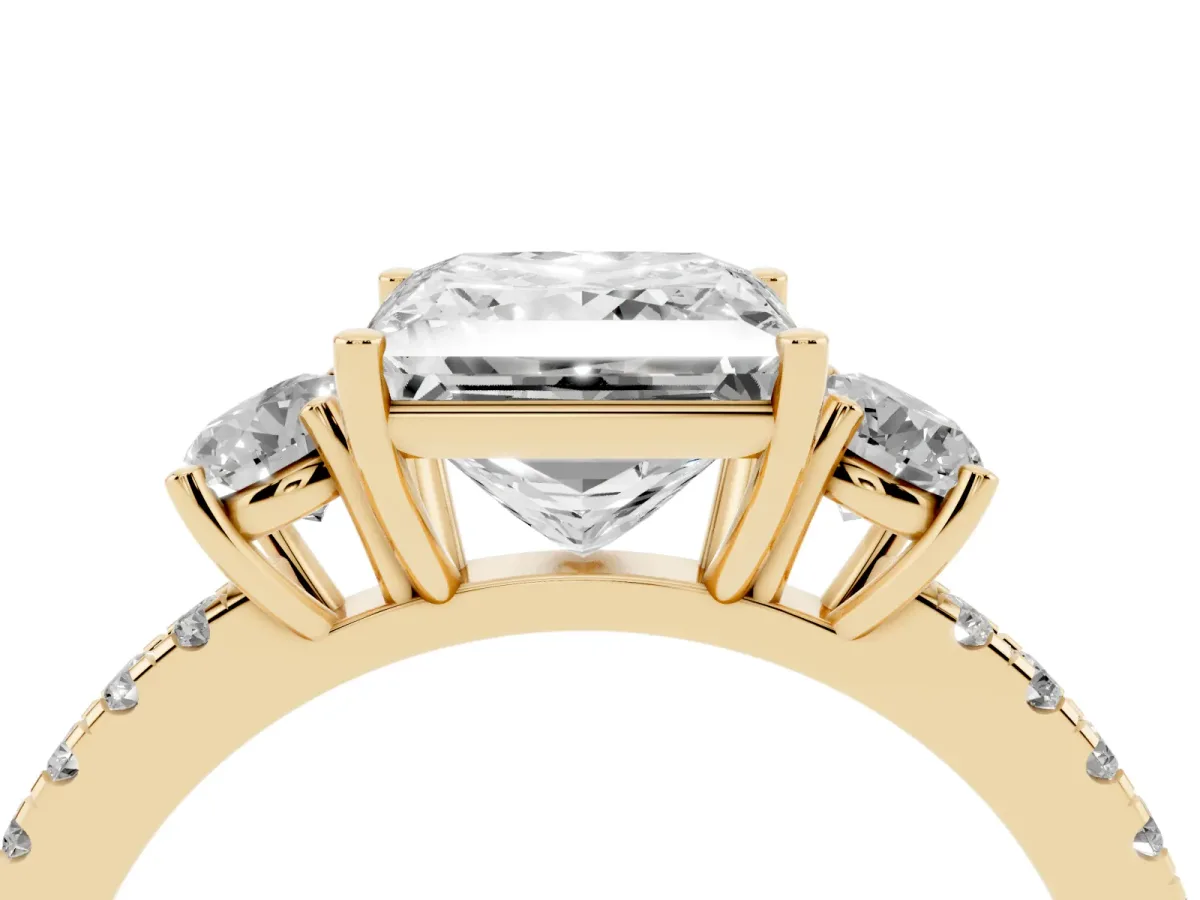 Three-Stone Princess Cut Cut Diamond Pavé Band with Prong Setting Yellow gold