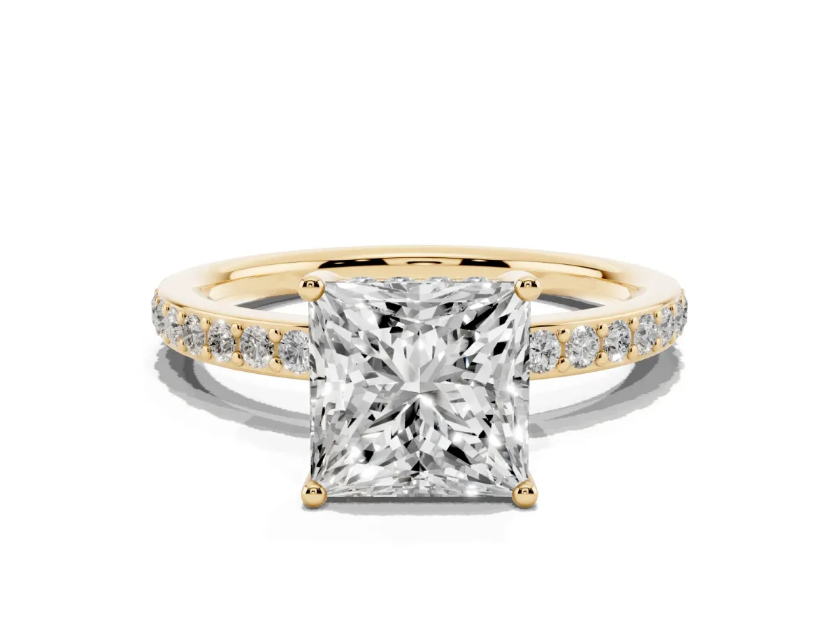 Princess Cut Cut Diamond Pavé Band Ring with Four-Prong Setting Yellow gold