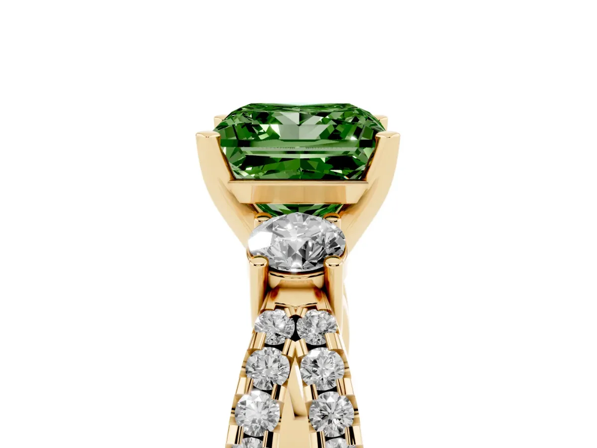 Fancy Green Princess Cut Diamond Three-Stone Ring with Pavé Split Shank and Four-Prong Setting Yellow gold