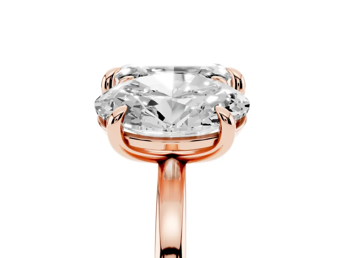 Oval and Emerald Toi Moi Ring with Prong Setting and Plain Band Rose gold