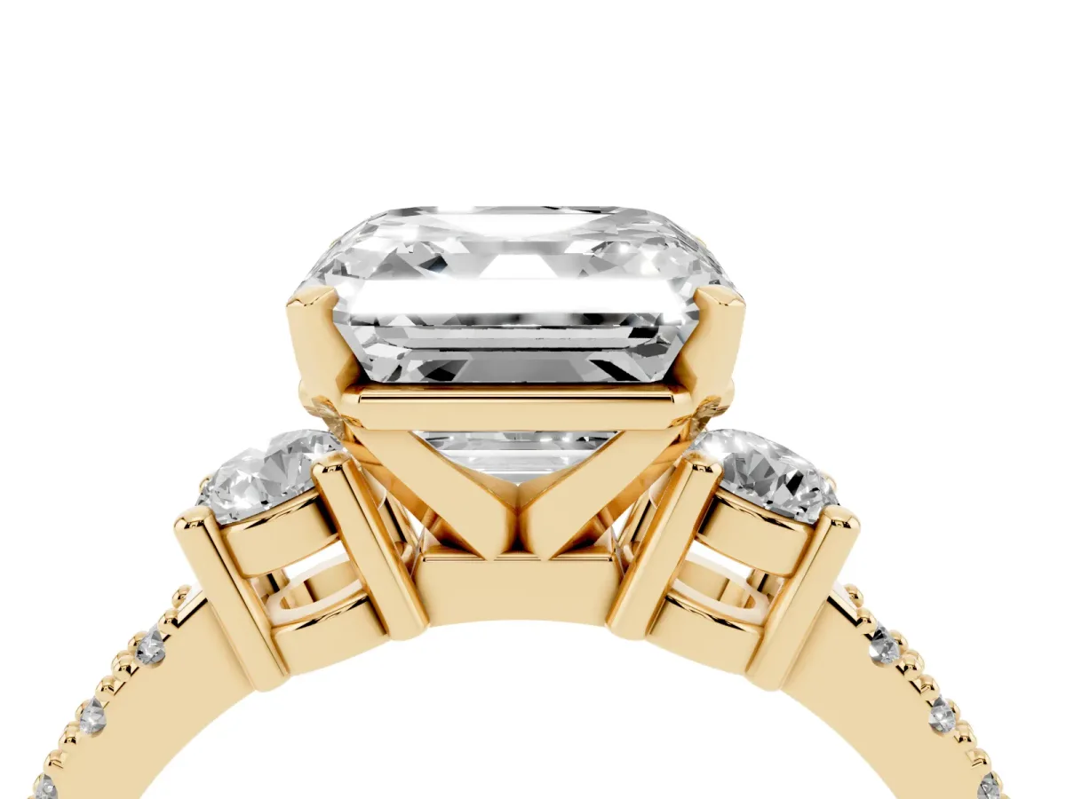 Asscher Cut Three-Stone Diamond Pavé Band with Prong Setting Yellow gold