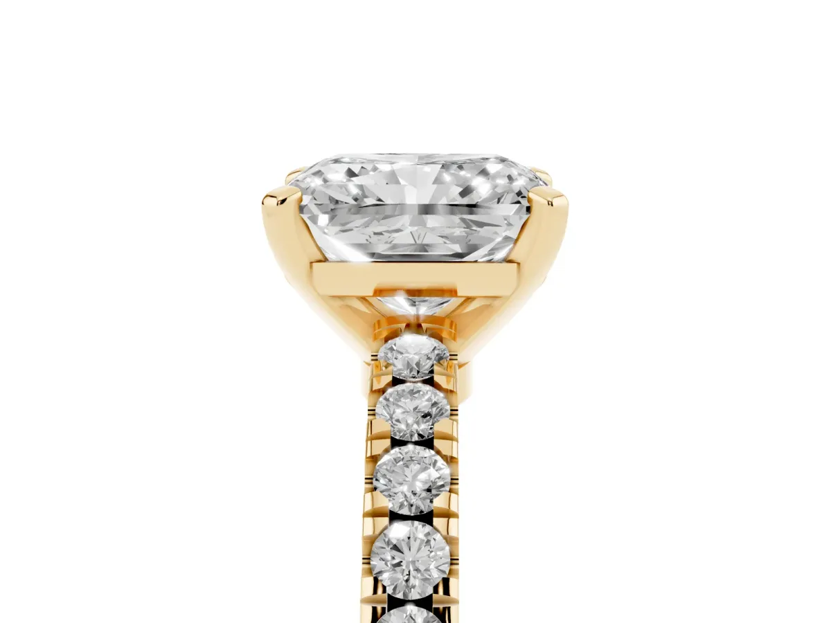 Radiant Cut Solitaire Diamond with Pavé Band and Four-Prong Setting Yellow gold