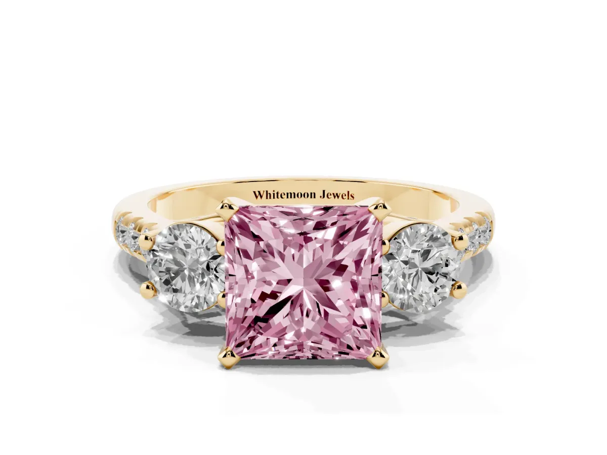 Fancy Pink Three-Stone Princess Cut Diamond Pavé Band with Four-Prong Setting Yellow gold