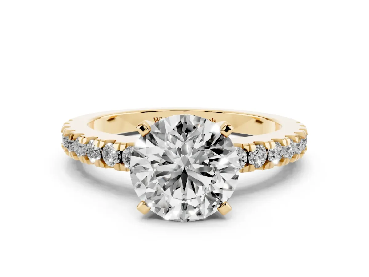 Round Cut Solitaire Diamond with Pavé Band and Four-Prong Setting Yellow gold
