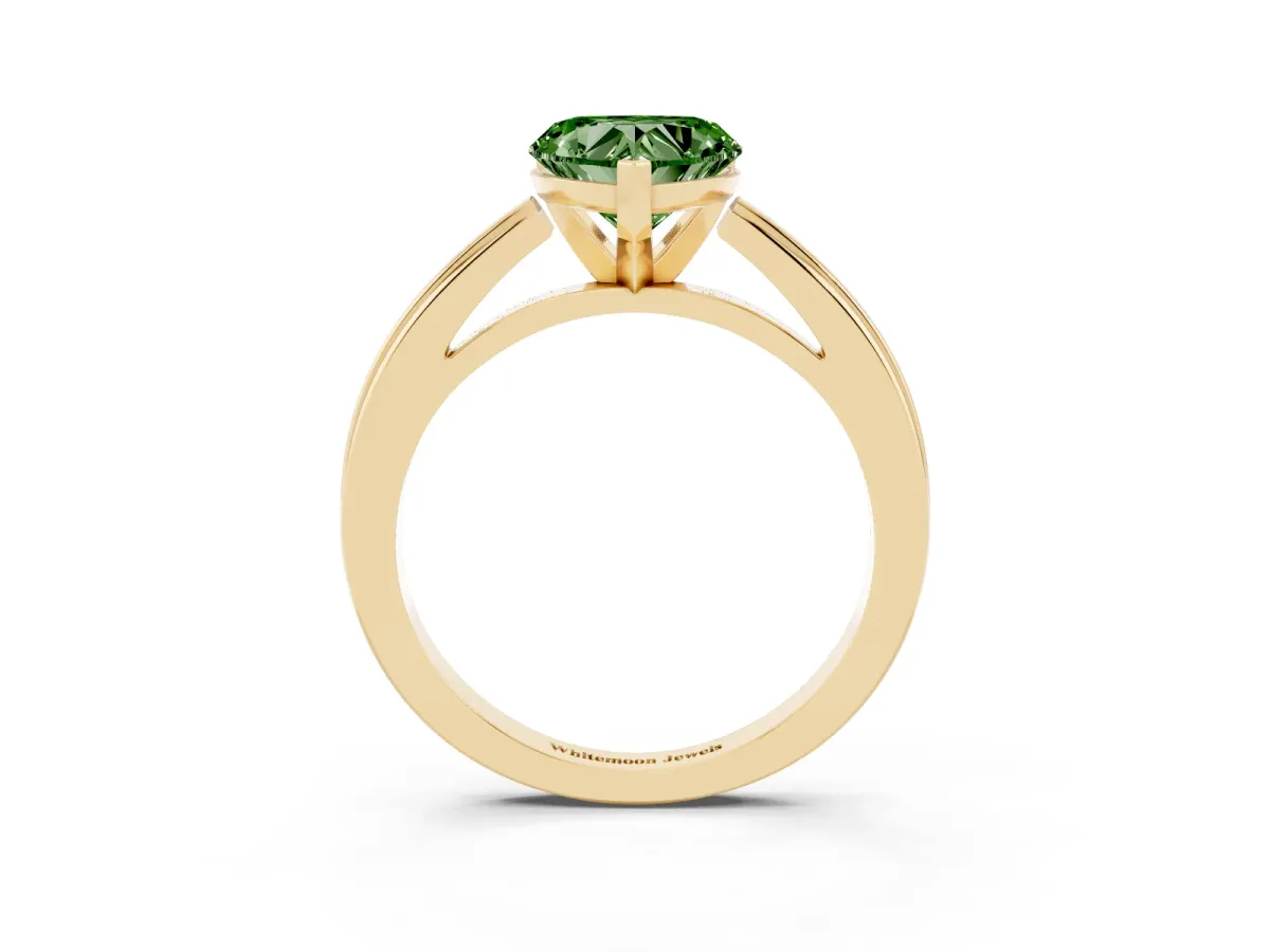 Fancy Green Heart Cut Solitaire Diamond Ring with Four-Prong Setting and Classic Band Yellow gold