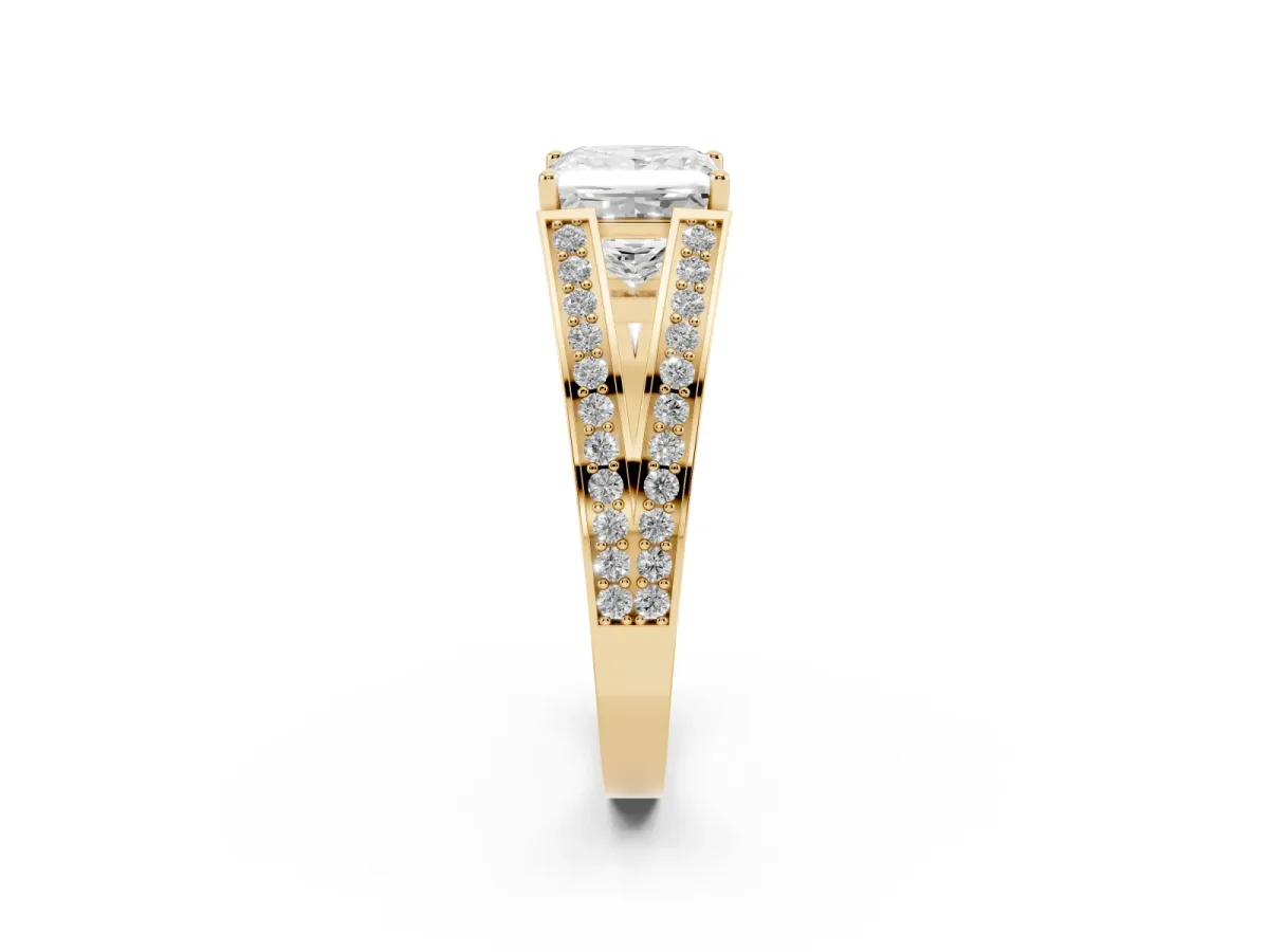Princess Cut Diamond Split Shank Ring with Pavé Band and Four-Prong Setting Yellow gold