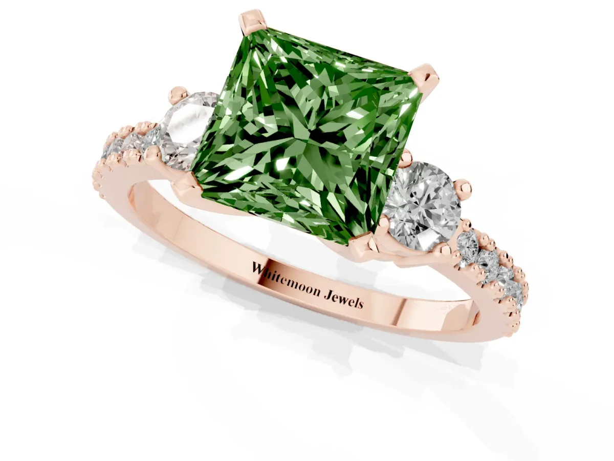 Fancy Green Princess Cut Three-Stone Diamond Pavé Band with Prong Setting Rose gold