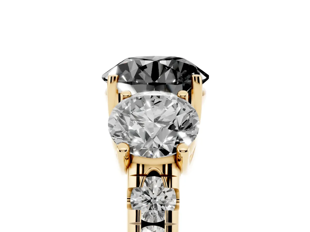 Fancy Black Three-Stone Round Cut Diamond Pavé Band with Prong Setting Yellow gold