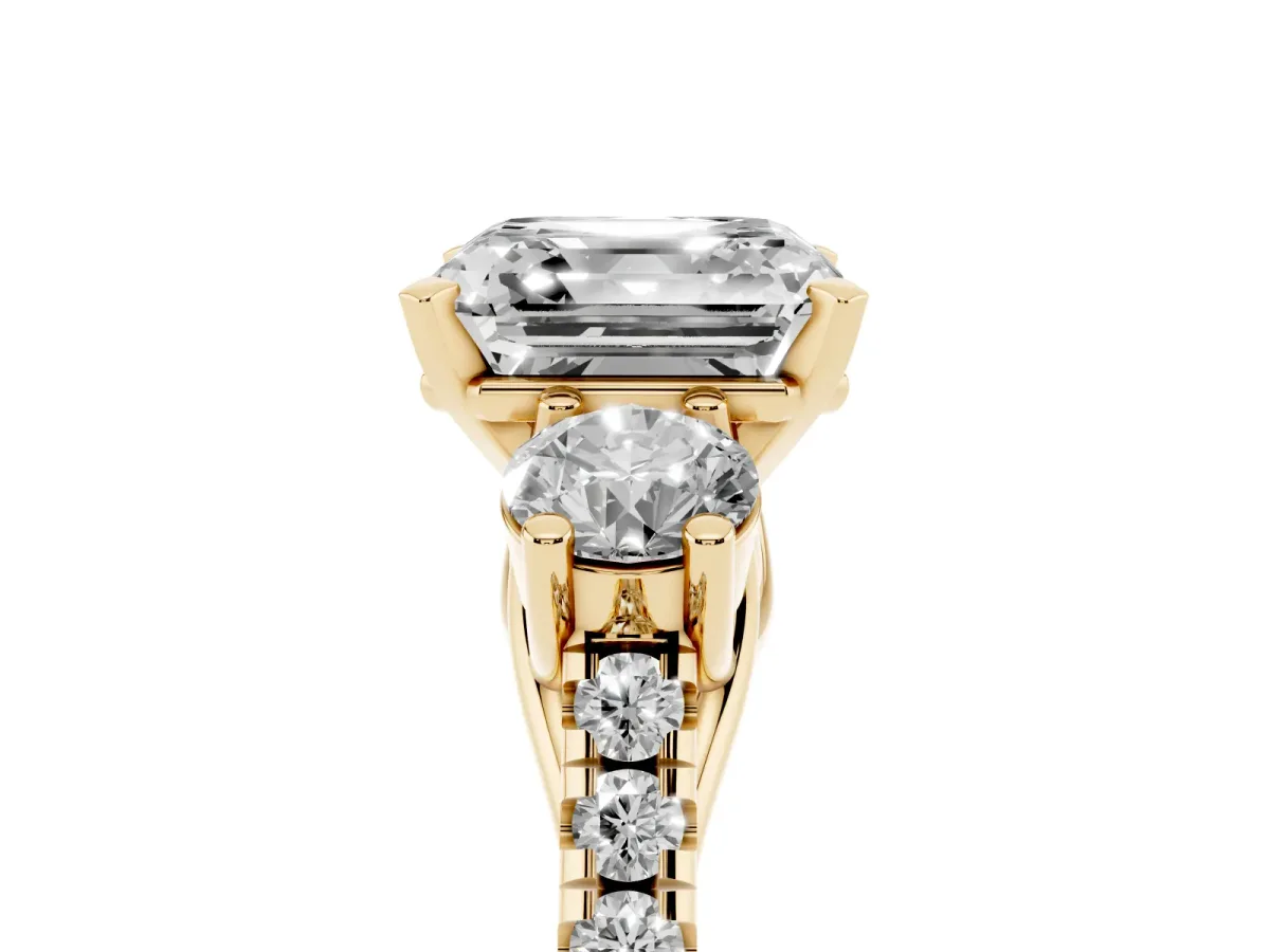 Three-Stone Asscher Cut Diamond Pavé Band with Four-Prong Setting Yellow gold