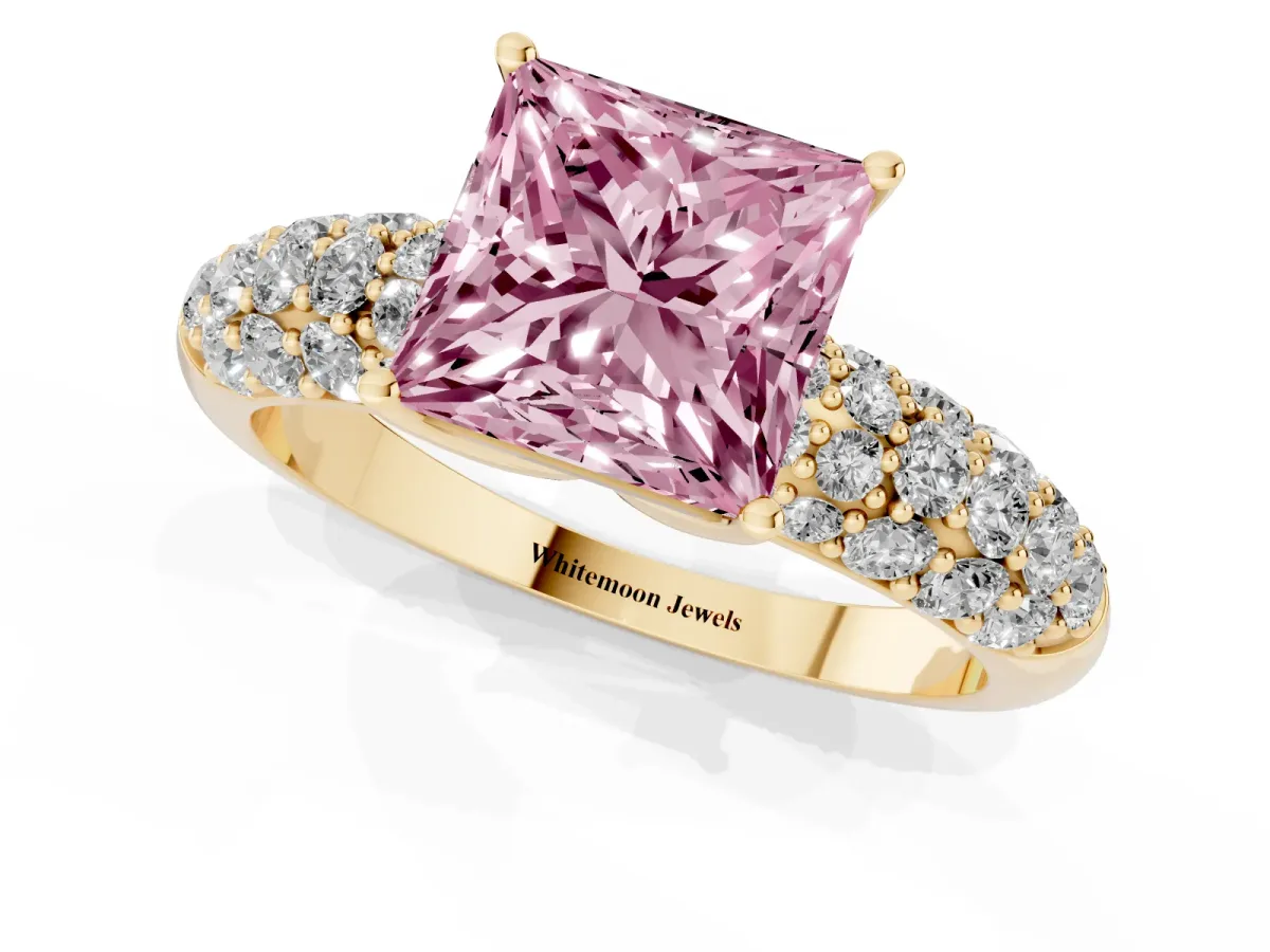 Fancy Pink Princess Cut Diamond Pavé Band Solitaire Ring with Four-Prong Setting Yellow gold