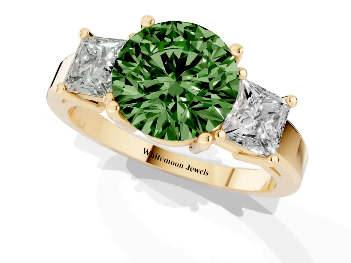 Fancy Green Three-Stone Round Cut Cut Solitaire Ring with Prong Setting Yellow gold