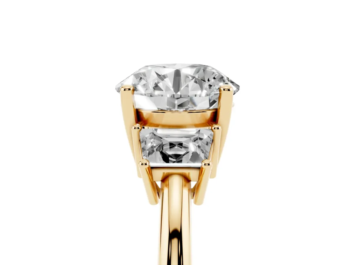 Round Cut Diamond Three-Stone Ring with Trapezoid Side Stones and Prong Setting Yellow gold
