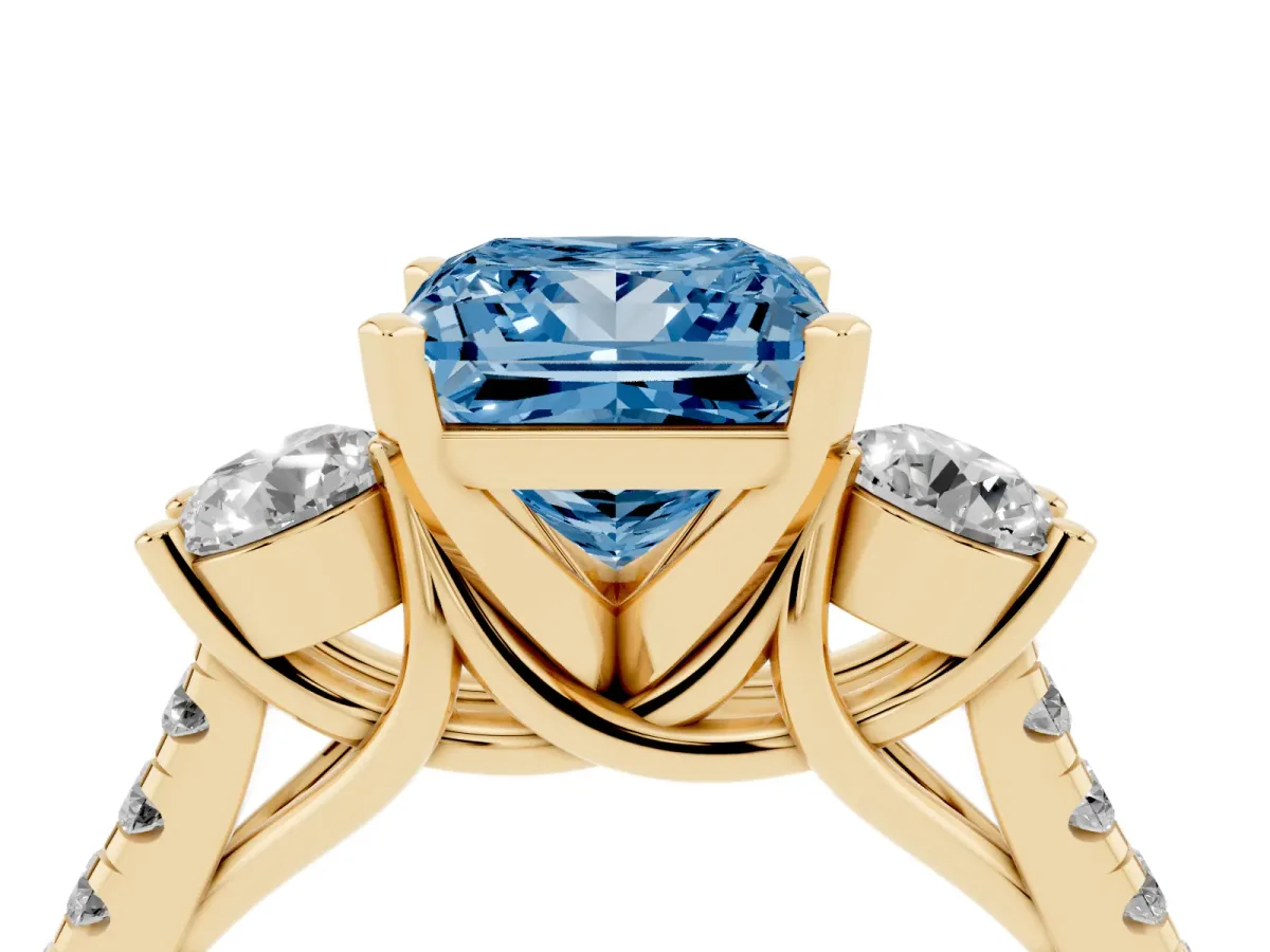 Fancy Blue Three-Stone Princess Cut Diamond Pavé Band with Four-Prong Setting Yellow gold