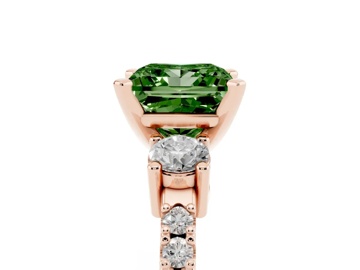 Fancy Green Princess Cut Three-Stone Diamond Pavé Band with Prong Setting Rose gold