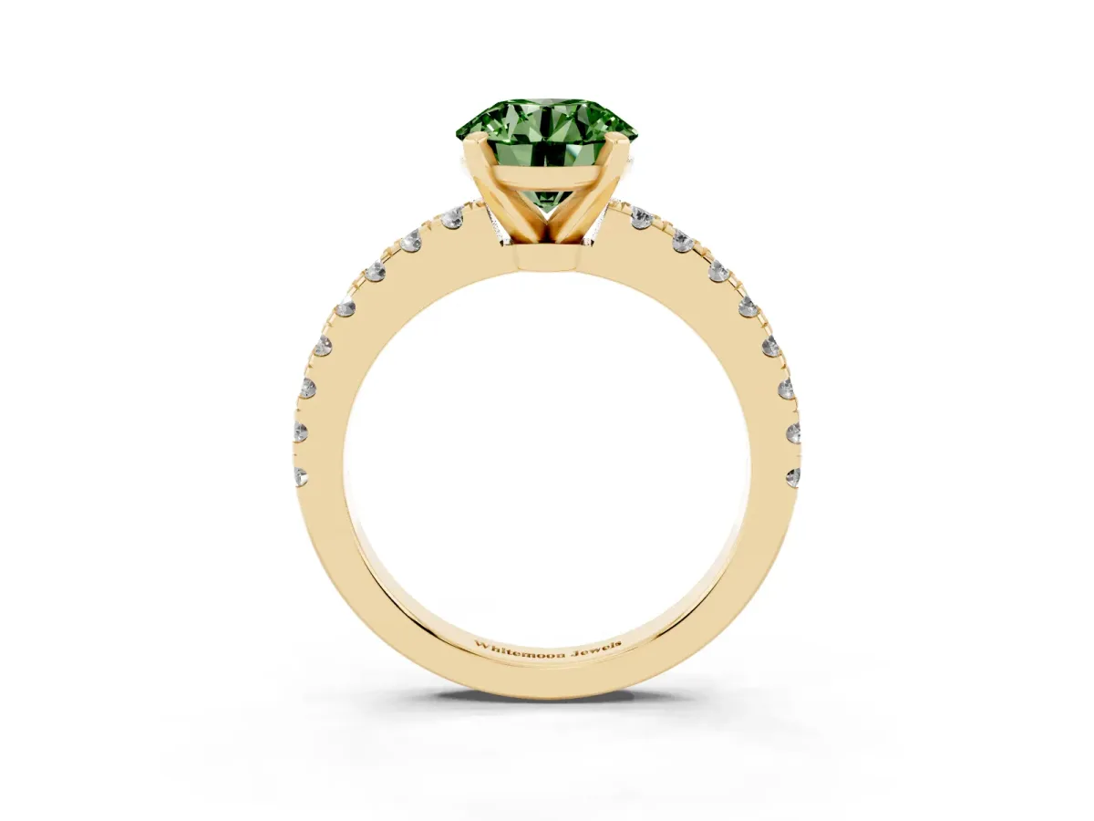 Fancy Green Round Cut Solitaire Diamond with Pavé Band and Four-Prong Setting Yellow gold