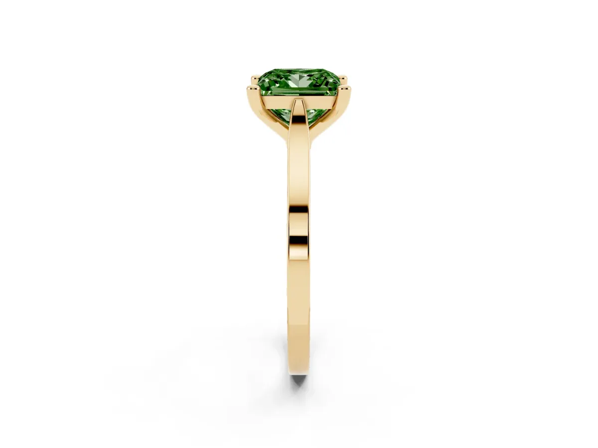 Fancy Green Princess Cut Solitaire Diamond Ring with Four-Prong Setting and Tapered Band Yellow gold