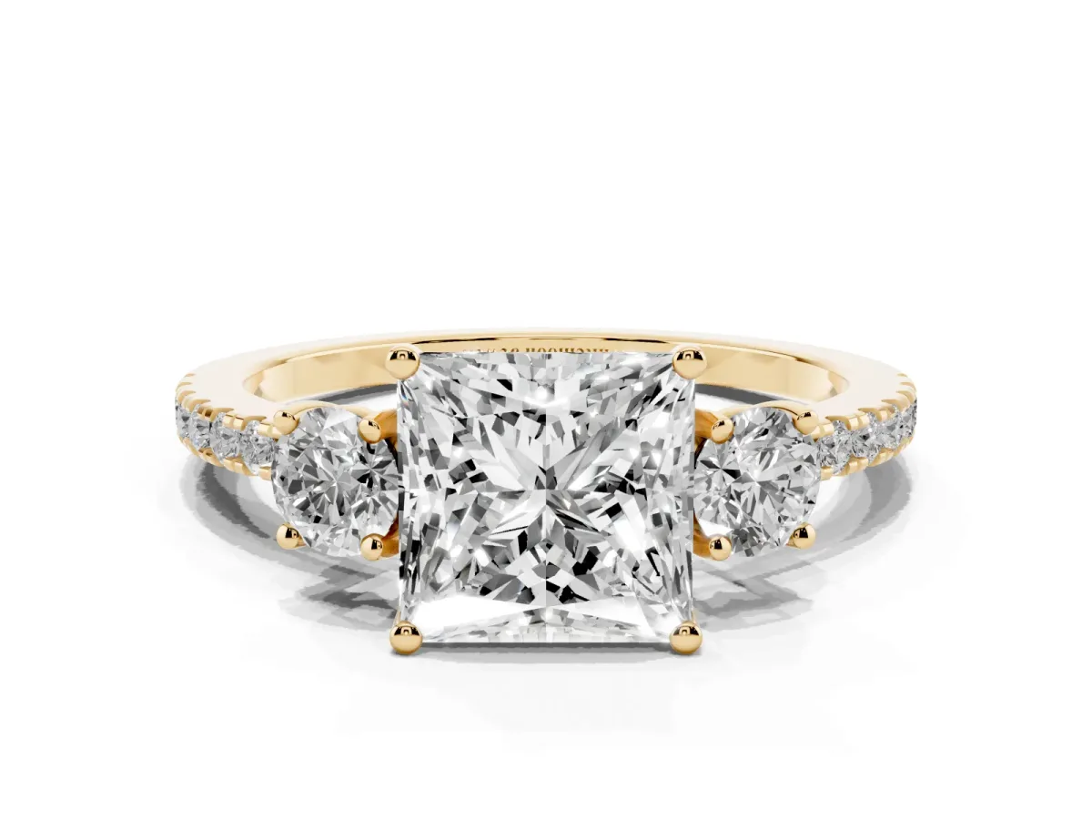 Three-Stone Princess Cut Cut Diamond Pavé Band with Prong Setting Yellow gold