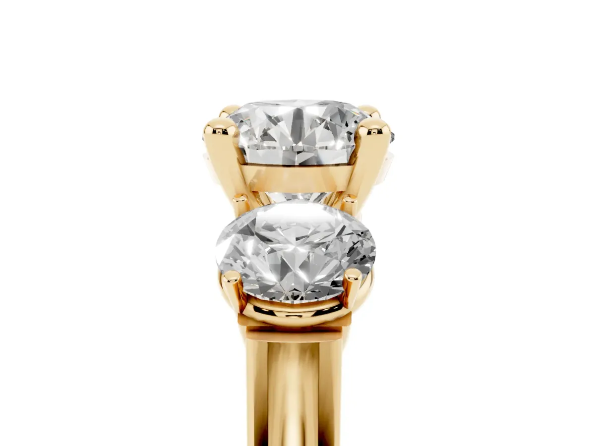 Three-Stone Round Cut Brilliant Diamond Trellis Ring with Comfort Fit Band Yellow gold