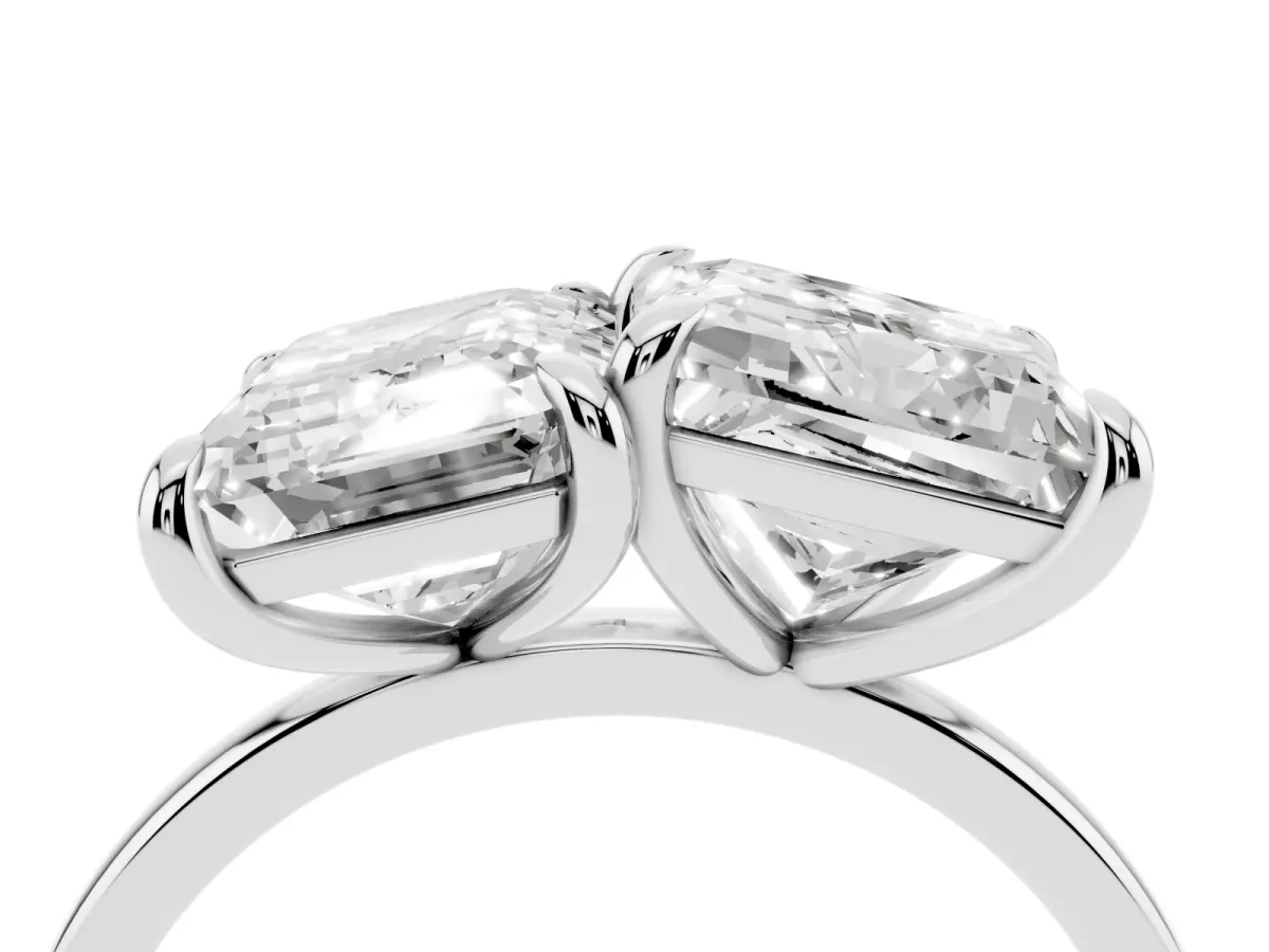 Emerald and Princess Toi Moi Ring with Prong Setting and Plain Band Platinum