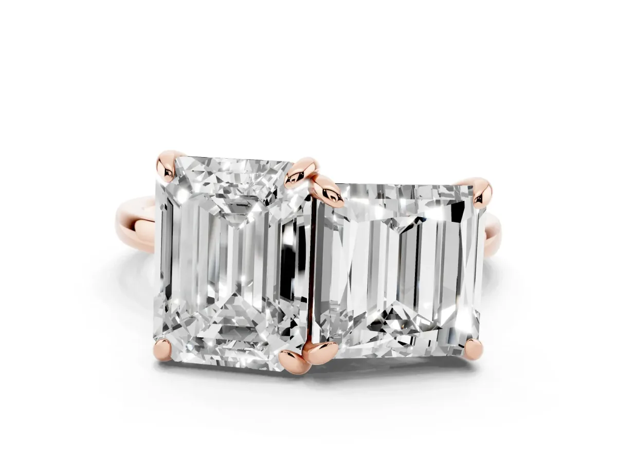 Emerald and Princess Toi Moi Ring with Prong Setting and Plain Band Rose gold